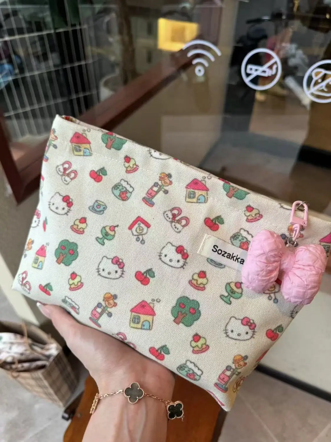 

New Cartoon Hello Kitty Printed Makeup Bag Sanrio Cute Anime Girl Large Capacity Portable Storage Bag Travel Toiletry Bag