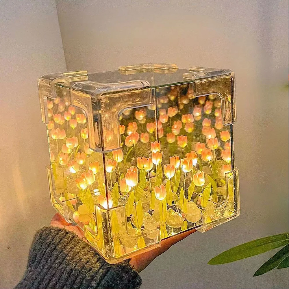 Lampada a forma di cubo a specchio a tulipano fai-da-te Simulazione di fiori Camera da letto Lampade da tavolo per dormire Tulipano fatto a mano Piccola luce notturna Confezione regalo in materiale