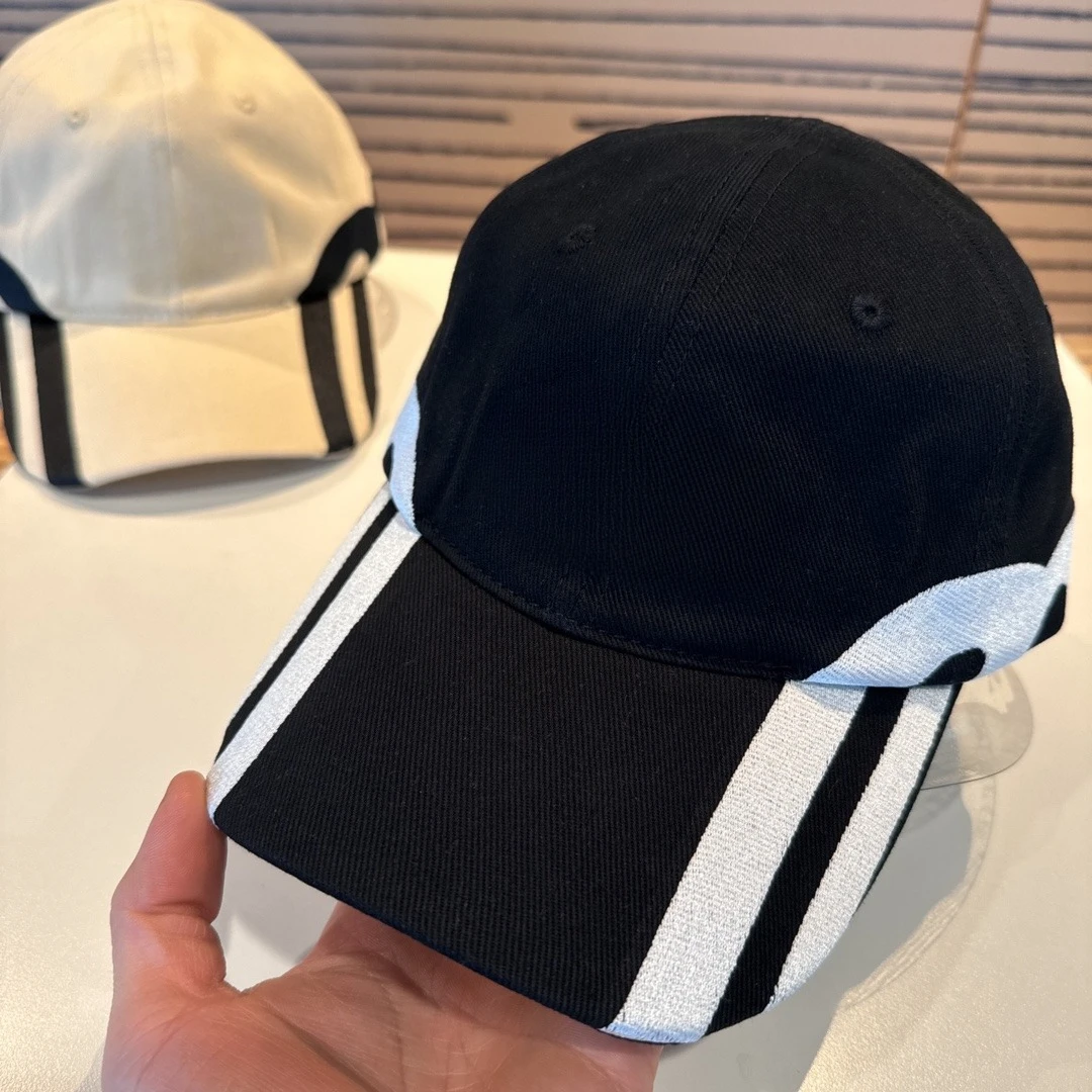 

Versatile Adjustable Baseball Cap for Commuting Outdoor Activities Four Seasons Fabric Strap Comfortable Fit Unisex Breathable