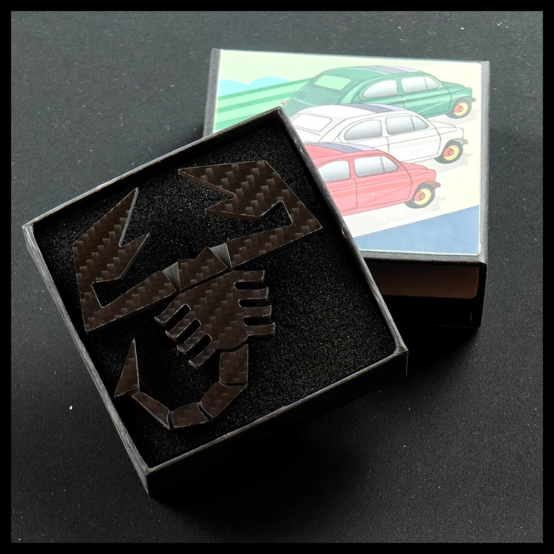 

Совершенно новый задний бампер в гоночном стиле из натурального углеродного волокна, глянцевый 3K саржевый логотип, значок для Abarth 695 595 1 шт.