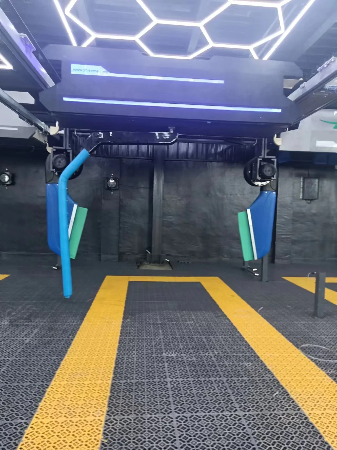 YG Customized Car Wash Vending Machine 32 Inch Screen Self Service Payment System Smart Outdoor Car Cleaning Equipment