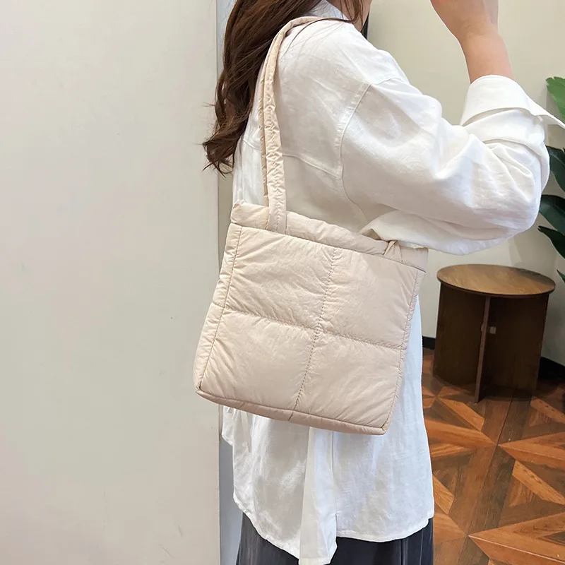 

2025 Autumn Cotton Blend Shoulder Bags Quilted Luxury Tote Bags For Women Large Capacity Commuter Travel Small Handbags