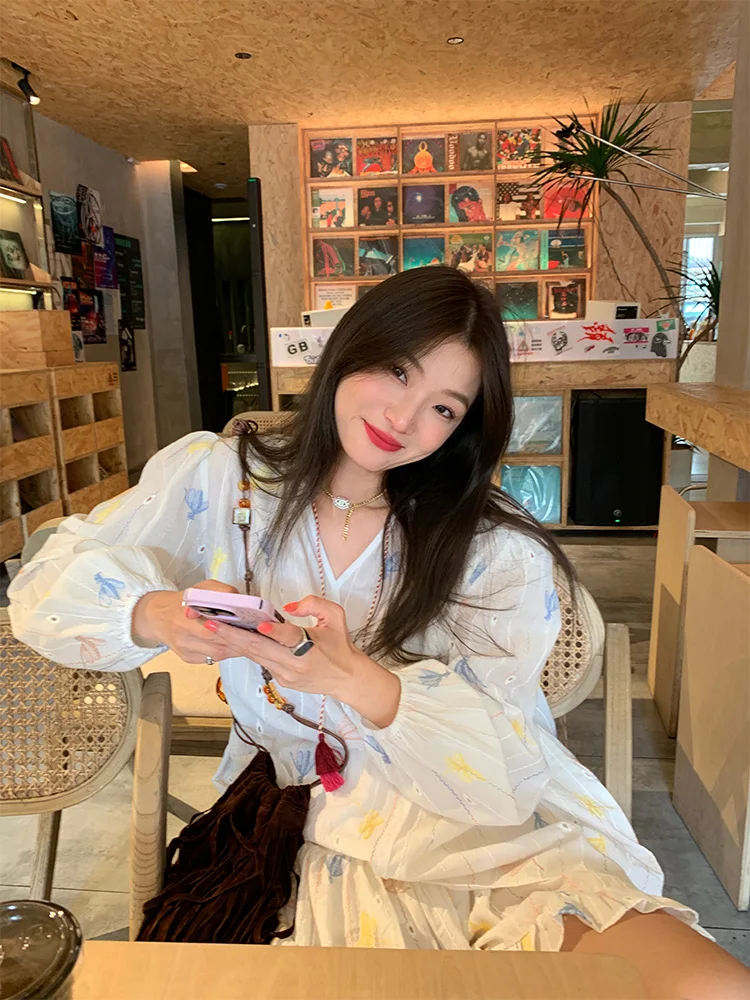 مجموعة من قطعتين من القطن المطرز باللون الأبيض لفصل الخريف، تنورة نصفية صغيرة الحجم، للنساء من عمر 25 إلى 35 سنة