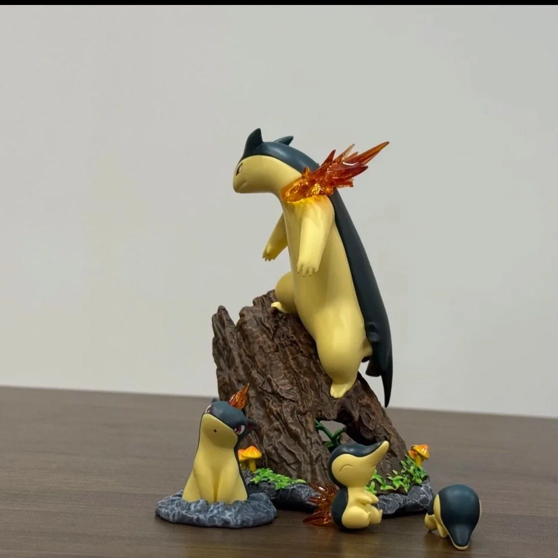 12CM Pokemon Anime Figur Typhlosion Action Figur Sammlung PVC Typhlosion Statue Schreibtisch Dekoration Geburtstag Geschenk Individuelles Spielzeug