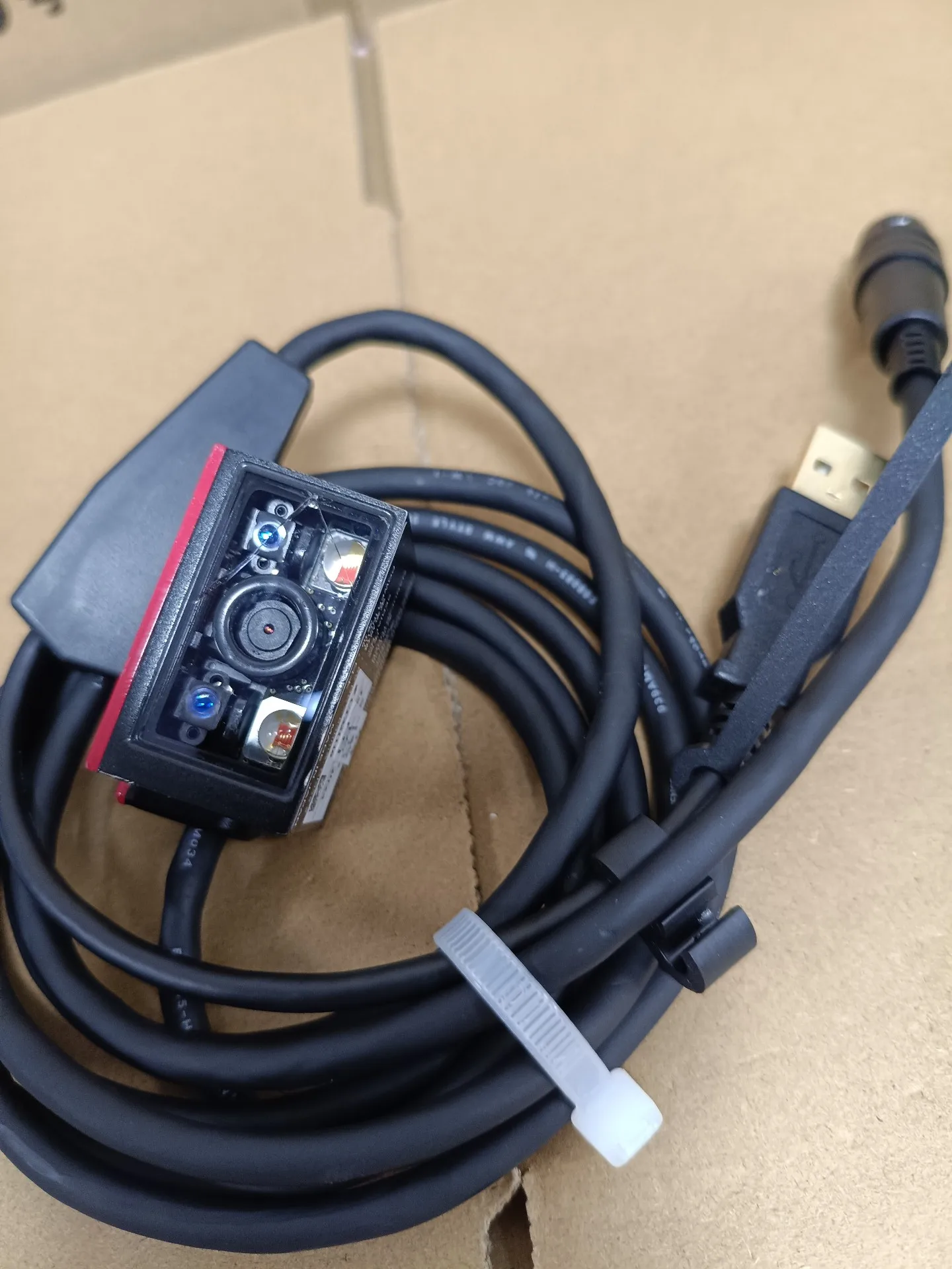 Glass bad physical picture KEYENCE SR-700 code scanner sensor