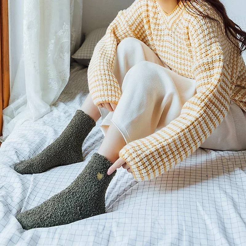 Dicke bedruckte Liebessocken für Damen – warme Wintersocken, niedliche, lässige Plüsch-Schlafsocken für Zuhause, flauschige Korallen-Fußwärmer – Detail 12