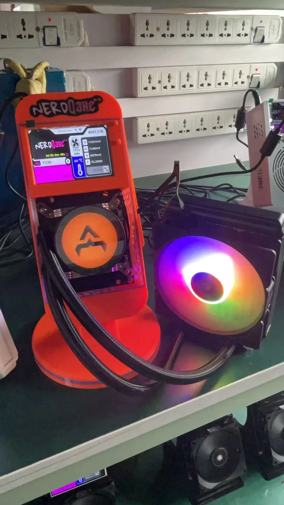 2025 Model baru bitaxe nerdqaxe++ 4.8t 120w Model senyap berpendingin air