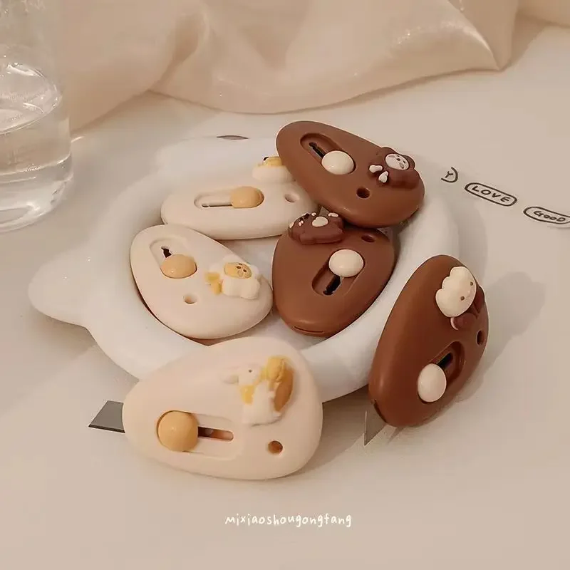 Wielofunkcyjny nóż introligatorski Mini Cute Cartoon Box Cutter mały przenośny beżowe, kawowe z serii kolorów gilotyna do papieru noże do scrapbooków