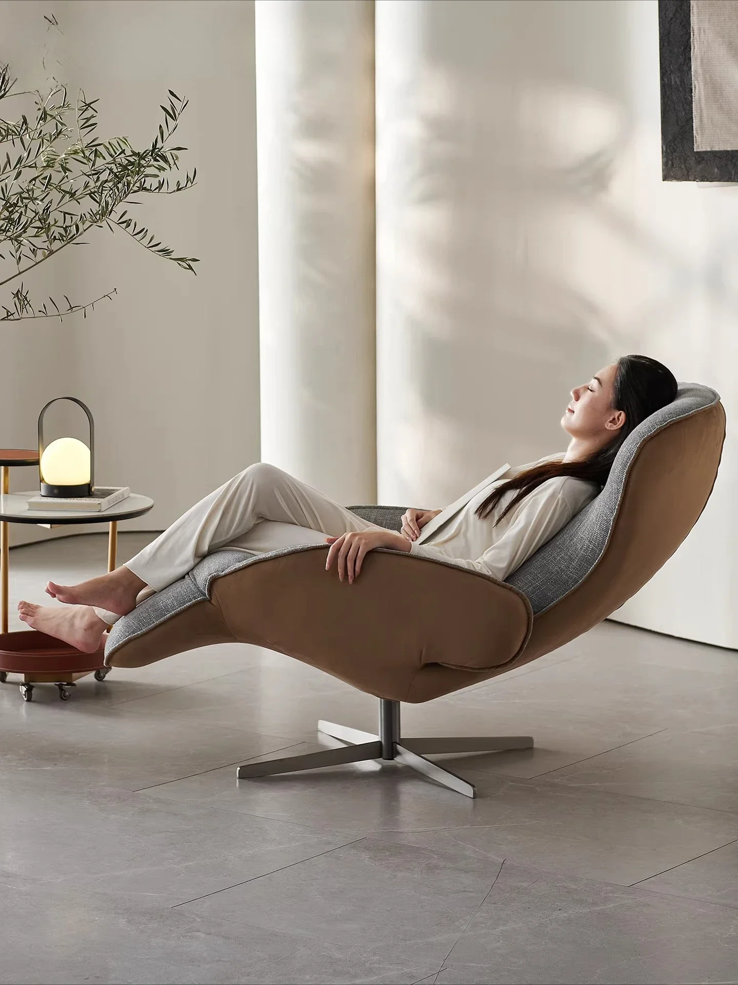 Italian minimalist zero-gravity recliner living room household 360 ° rotating single sofa chair