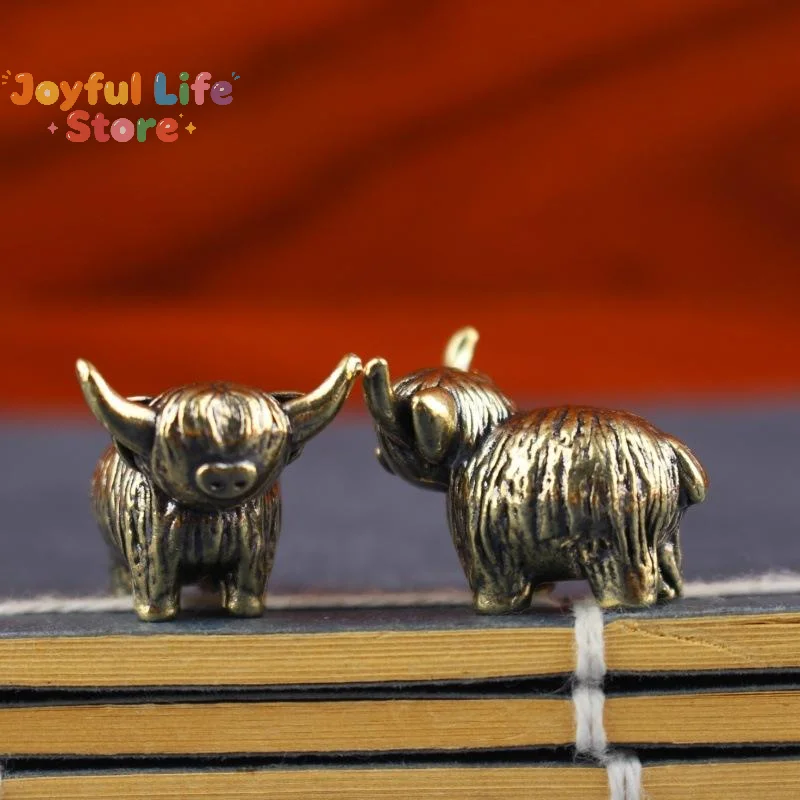 Hot Mini Retro Brass Wall Highland Cattle Sculpture Hand Toy Gift Keychain Ornament Home Office Desk Decorative Ornament