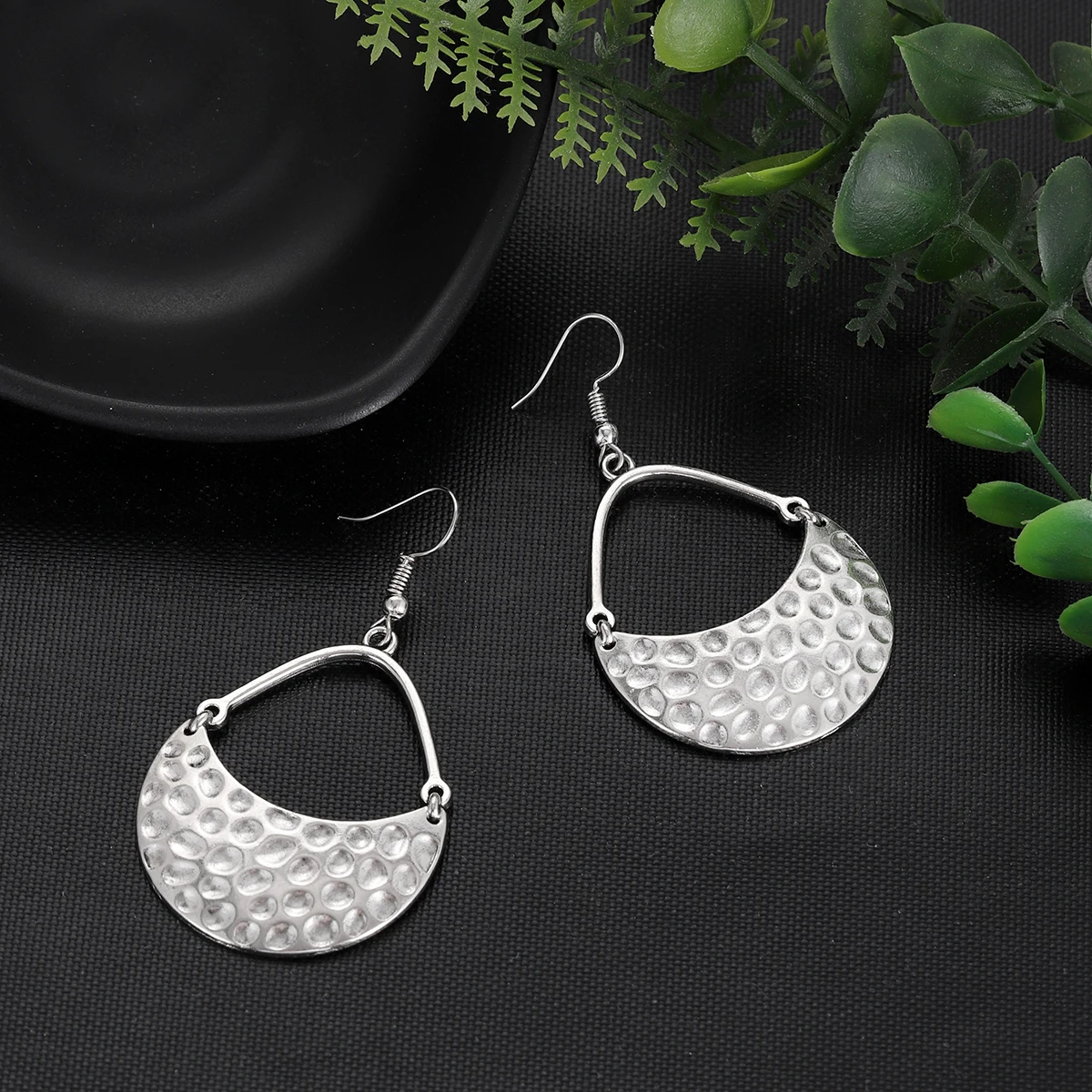 Ethnic Hammered Geometric Earr - Ethnic Indian Fashion 评论和价格