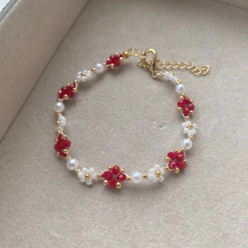 Rotes Perlenblumenarmband, ein Geschenk für Sie,