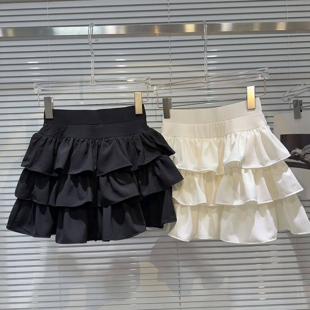 

Spring Autumn Fashion Solid Color Multi-layer Ruffle Skirt Female High Waist with Lining Short Mini Tiered Skirt for Women