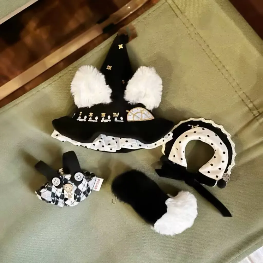 La muñeca de algodón mago negro de la Asociación Mágica del Hemisferio Norte de la Noche Polar se cambia en un vestido de bebé