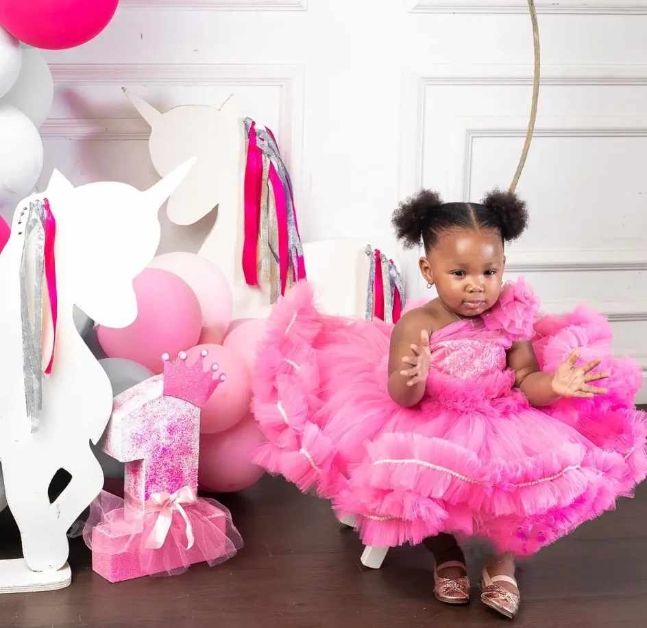 Abiti da ragazza di fiori rosa con una spalla abiti da ballo con perline floreali vestito da festa di compleanno per ragazze vestito da Tutu per bambini