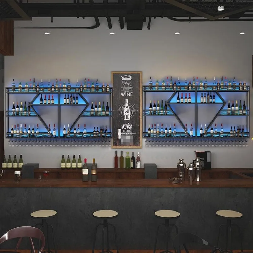 رف نبيذ كبير مثبت على الحائط مكون من 4 طبقات - حامل زجاجات معدني حديث على شكل ألماس لتخزين البار