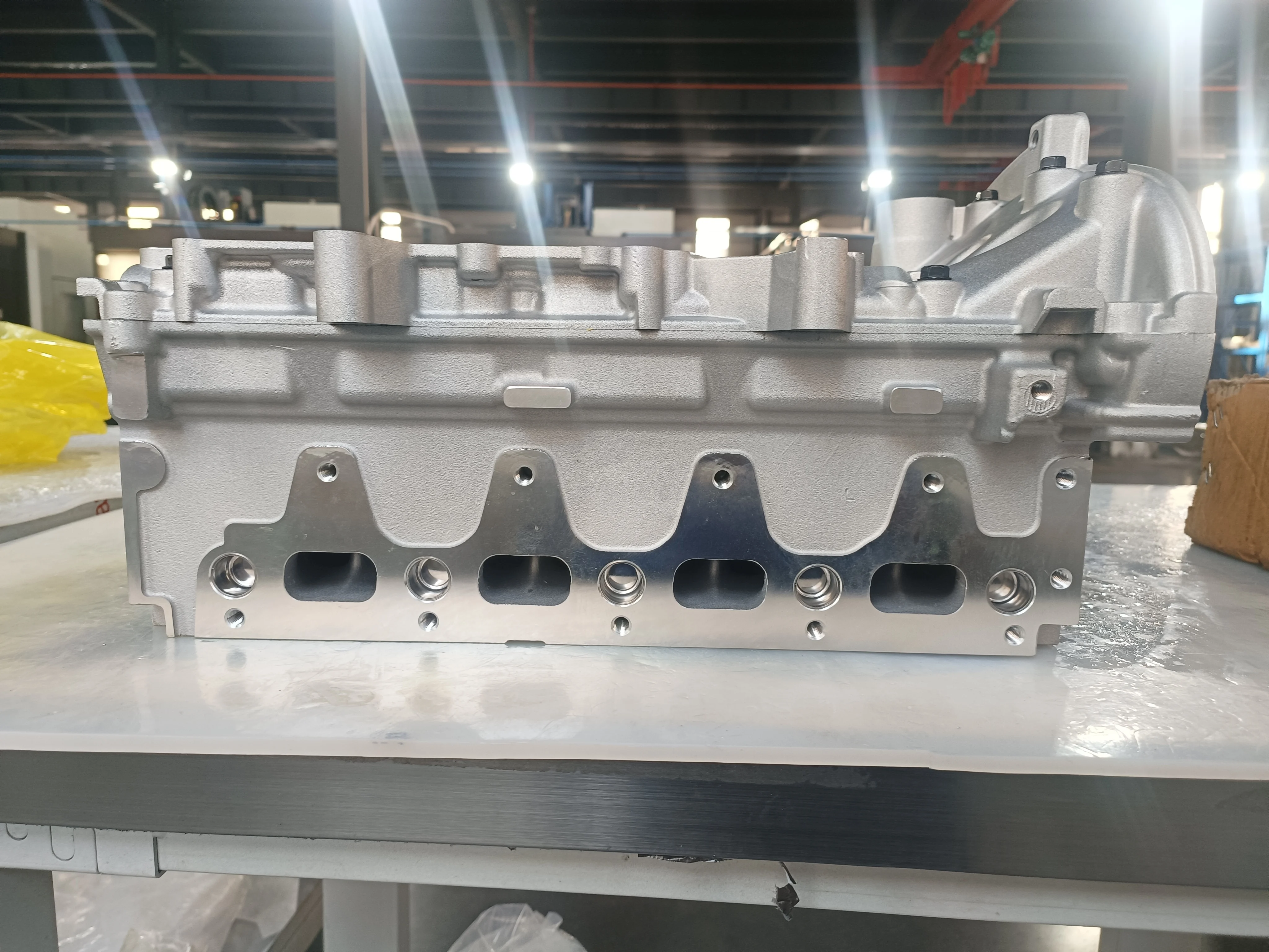 New K4M-F1 Engine Complete Cylinder Head 16V 130C07524R 110414561R 8200598109F1 Cylinder Head Assembly for Renault Kangoo 1.6 5