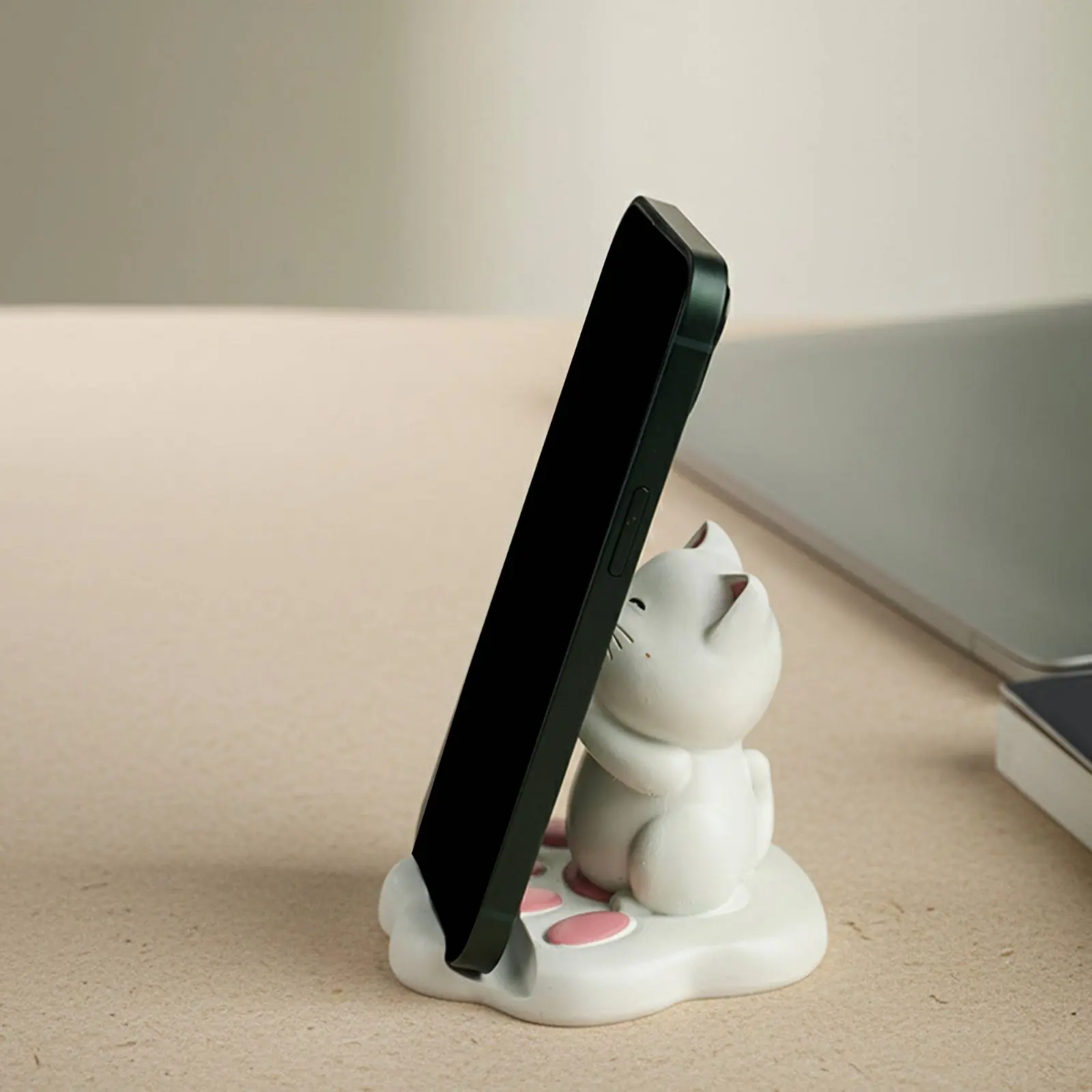 

Cat Phone Holder Versatile Function Praying Cat Figurine Cute Desk Decoration Hands-Unrestricted Viewing Resin Mobile Device