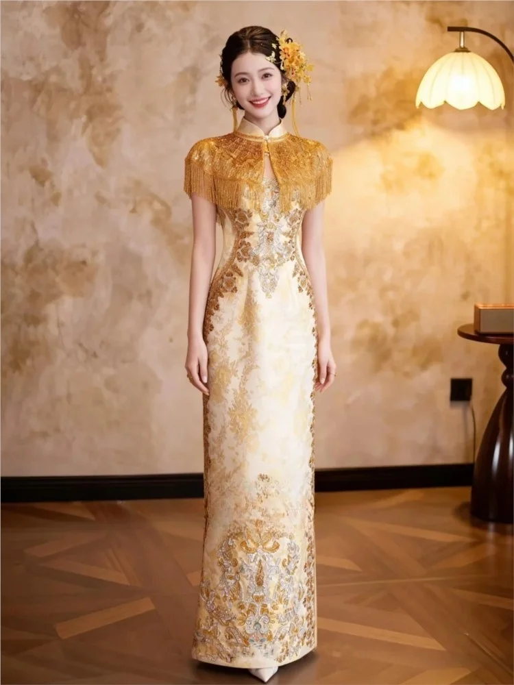 

Китайское вышитое платье-ципао для тостов, свадебное платье для невесты в стиле «рыбий хвост» для помолвки, выполненное в технике тяжелой вышивки.