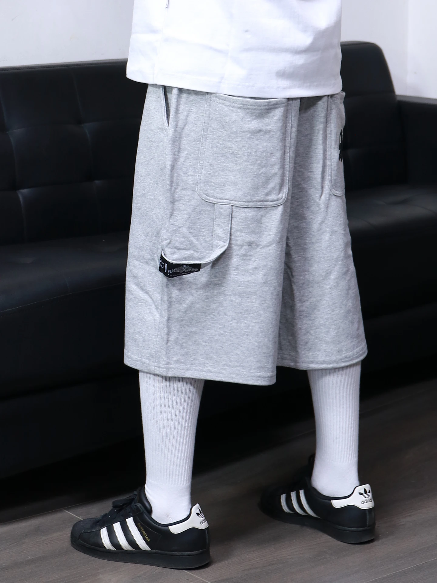 Retro American School Hip Hop Street Dance Casual Loose over Knee Six Points Shorts Sweatpants Loose Fit Comfortable Men's ...