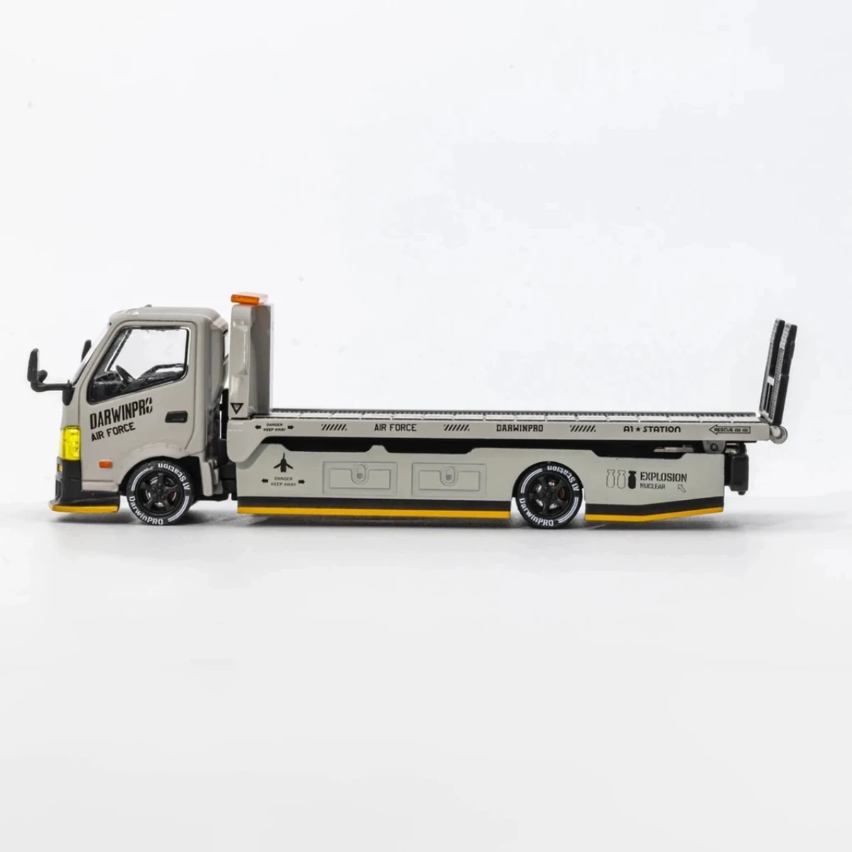 GCD DARWINPRO 1:64 SH00M‑10‑24 HINO 300 DUTRO Flatbed Tow Truck A1 Station Air Force Livery Collectible Model Vehicles Diecast image 3