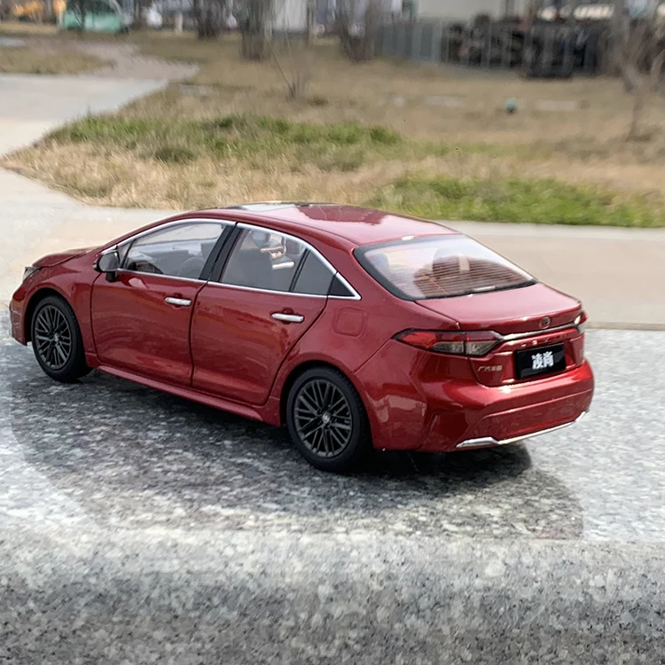 موديل سيارة من سبيكة الصب على شكل قوالب من GAC Toyota Lingshang ، مجموعة ألعاب الديكور ، مقياس 1:18 ، 2021