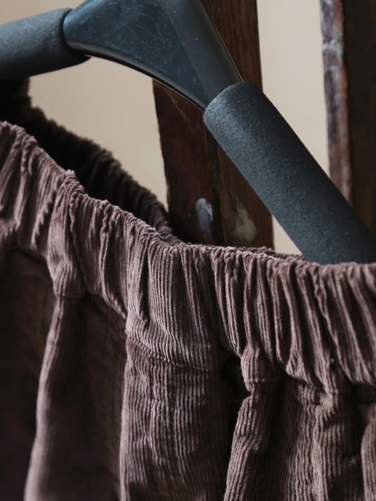 

Autumn 2025 New Sle plus Size Corduroy Midi Skirt Loose Fit Vintage Elastic Waist Pleated Skirt Casual A-Line Silhouette