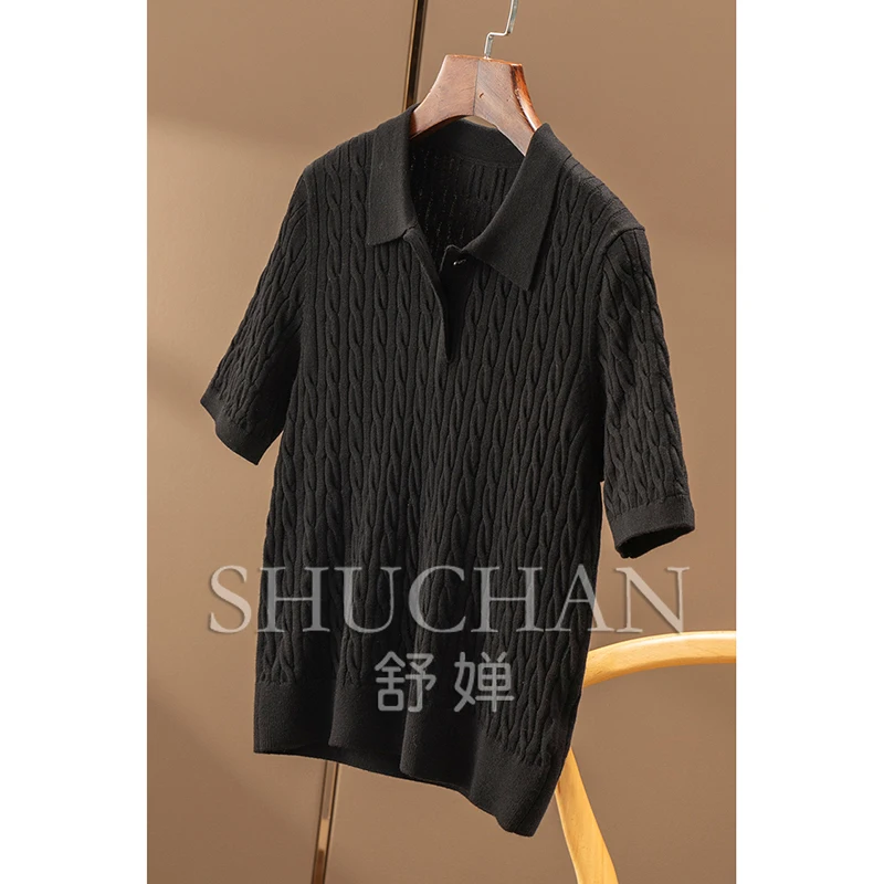 Wczesna jesień, styl \"old money\", retro, skręcony jedwab, wełna, sweter damski z krótkim rękawem i kołnierzykiem polo, dzianina, model 64C7