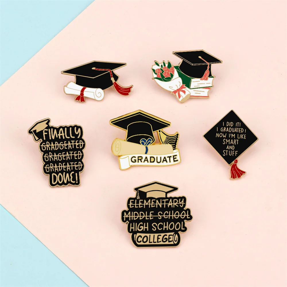 School Graduation Season Enamel Brooches Creative Flower Bachelor\'s Hat Graduated Lapel Pin Badge Students Friends Jewelry Gifts