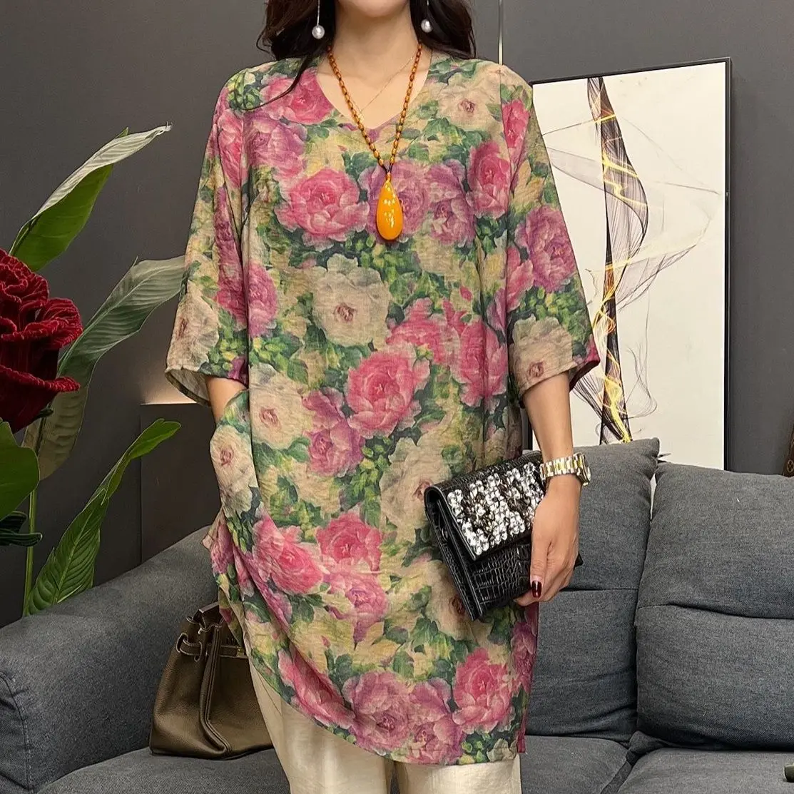

High-end Retro Printed T-shirt for Women in Summer New V-neck Mid-length Shirt Loose Belly Top