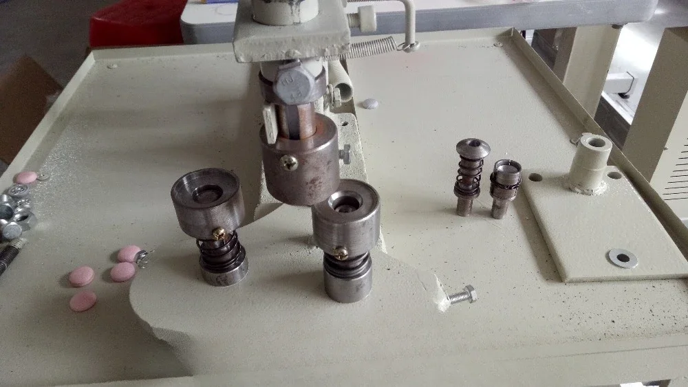 Knopf abdeck maschinen