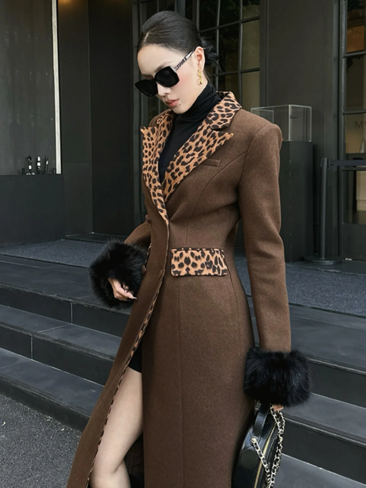 معطف صوف بنمط خطوط النمر للنساء متوسط الطول موضة شتاء 2025 نحيف مزدوج الصدر يضيق الخصر سترة من مزيج الصوف