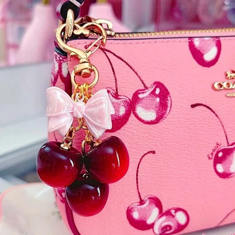 سلسلة مفاتيح الكرز الراتنج مع ورقة الذهب ومشبك جراد البحر سحر، لامعة الكرز قلادة الديكور للنساء حقيبة الموضة سحر