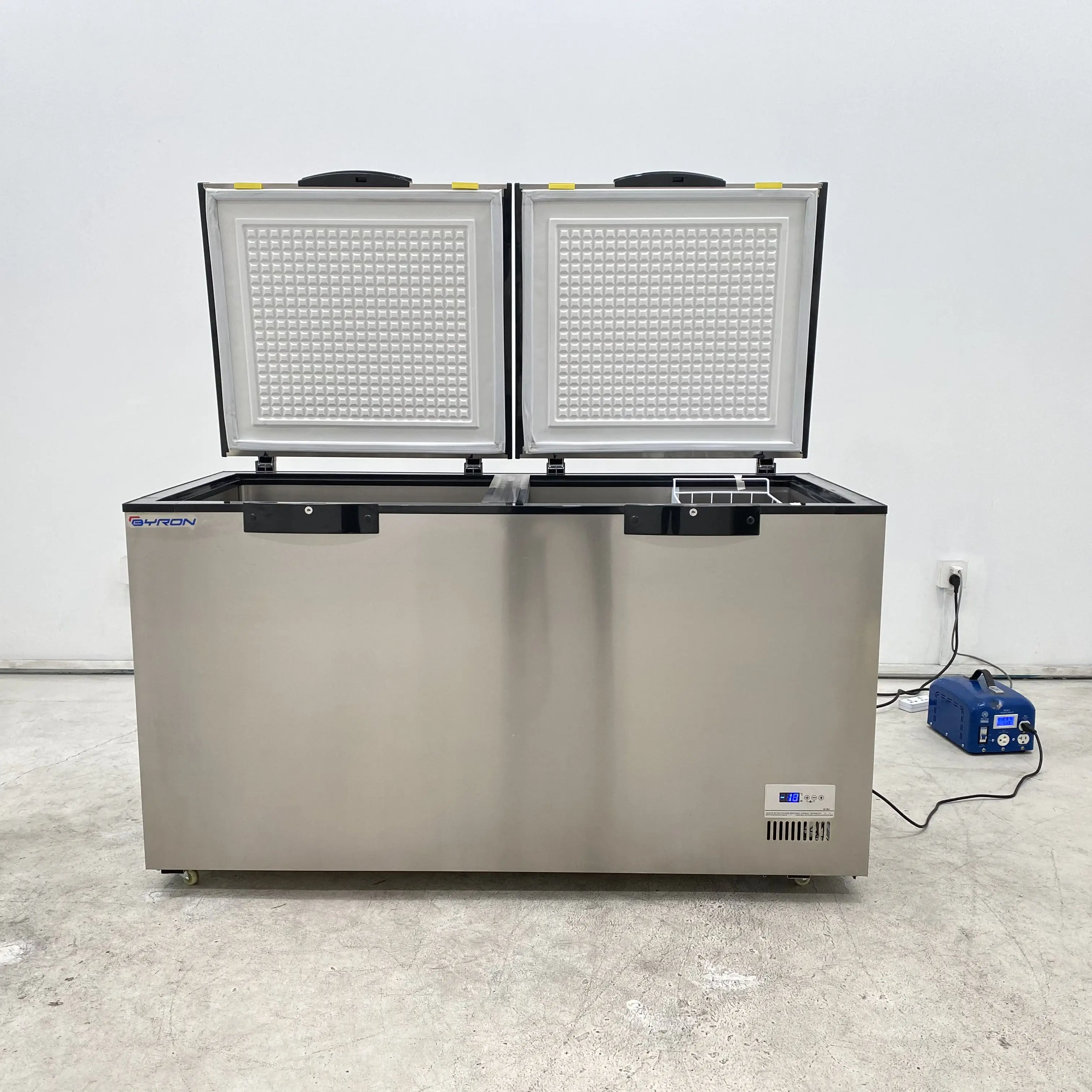 

Electric Stainless Steel Horizontal Chest Freezer Top Open and Deep for Household Use for Frozen Food Storage