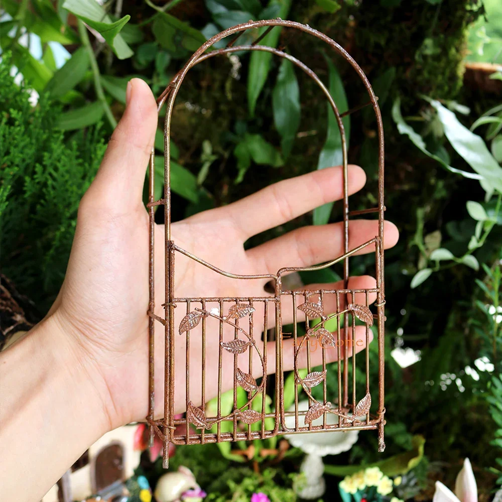Feengarten: Ein Miniatur-Portal in die magische Welt der Gartendekoration