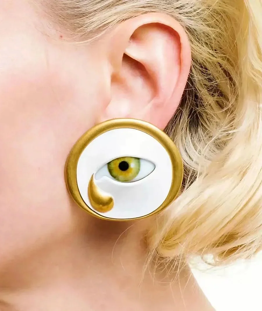 

Simple and light luxury round stud earrings