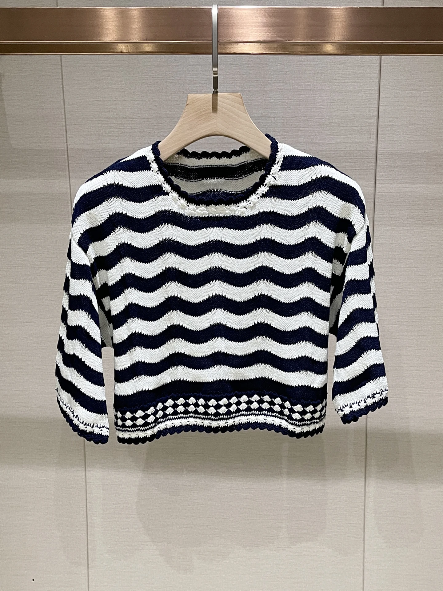 

Свободная трикотажная футболка в полоску круглого цвета Ne ort Sve, женская повседневная удобная дышащая зимняя новинка, топ Qianjinfeng