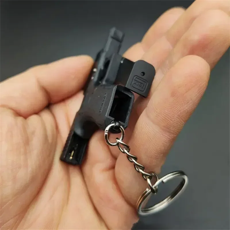 2024 New 1:3 G17 Shell Eject Metal Keychain Model Toy Gun Miniature Alloy Pistol Collection Toy Gift Pendant Christmas Gifts