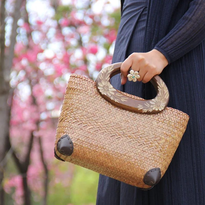 Handwoven women bag fashion carved wood handle woven handbag 2024 new leisure vacation summer beach bag