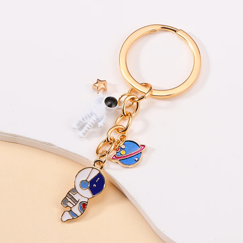 2023 Trendy Enamel Universe Planet Earth Key Chains Cute Astronaut Pendants Keychain For Men Boys Backpack Car Key Decor Jewelry