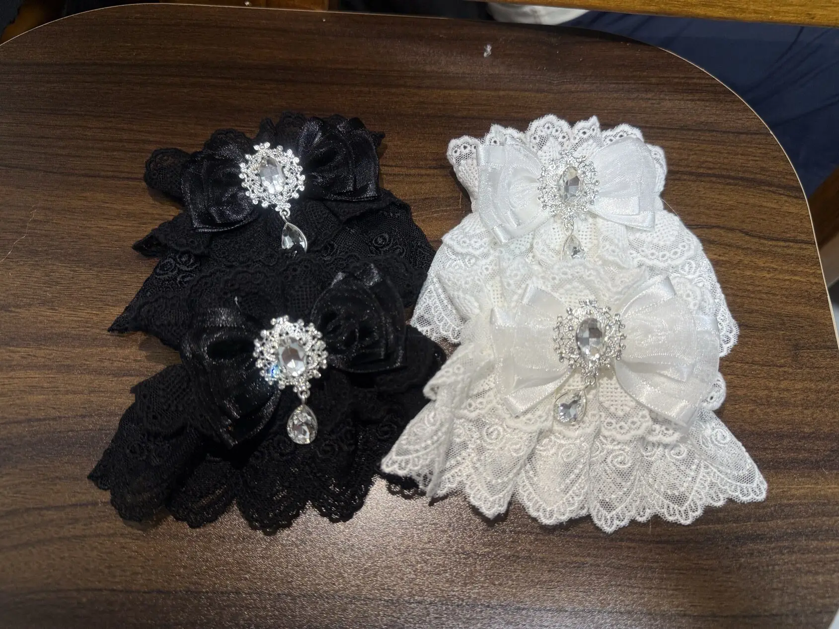 accessoires-lolita-originaux-manchettes-a-nœuds-en-dentelle-et-strass