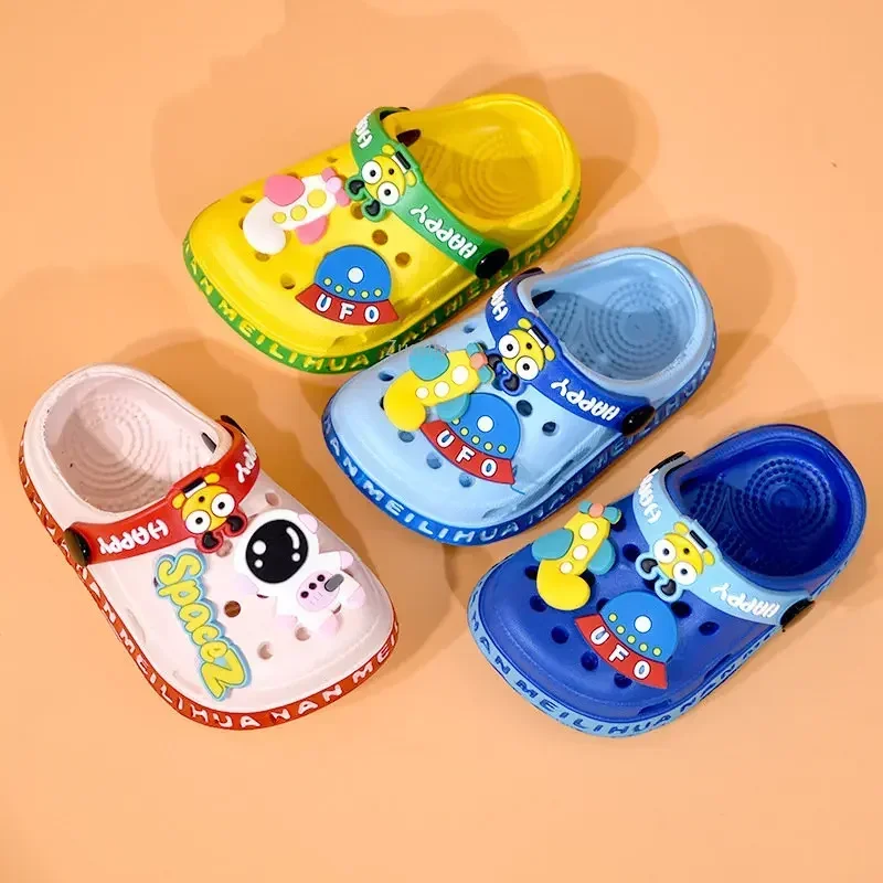 Nuovi bambini Bambini Neonati maschi Ciabatte Zoccoli Estate Suola morbida Pantofole da spiaggia da giardino Sandali Scarpe da bambino con foro per