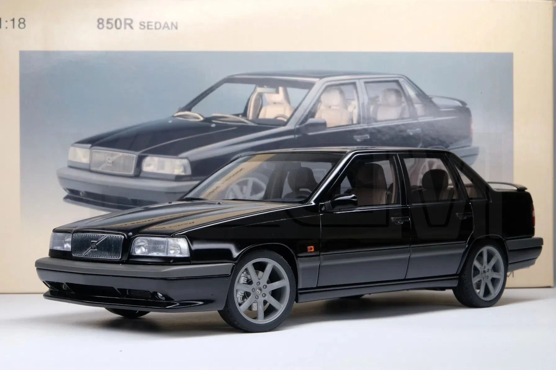 

Autoart 1:18 850R Sedan Black Simulation Limited Edition All Open Alloy Metal Static Car Model Toy Gift