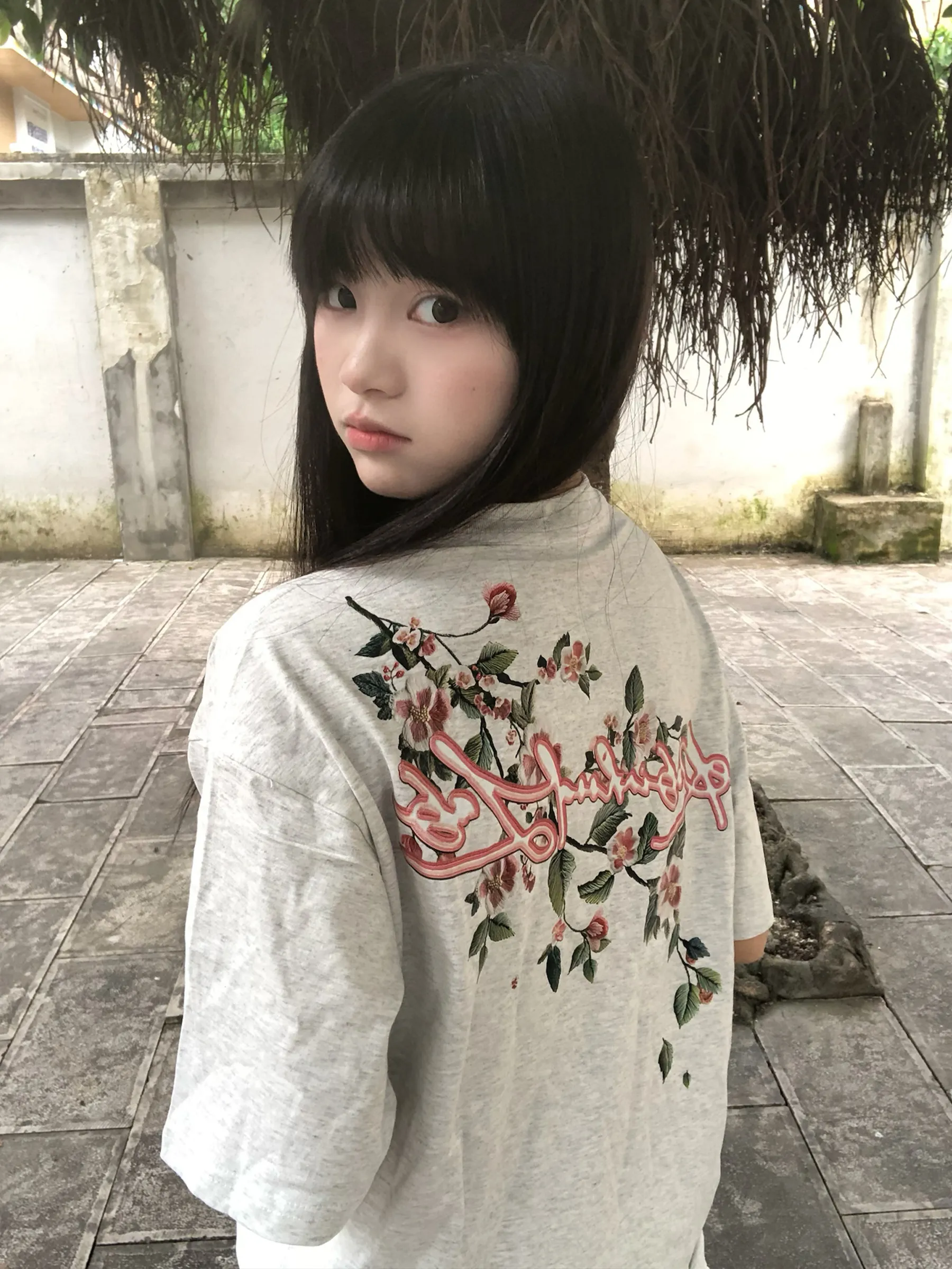 

Женская летняя футболка свободного кроя с круглым вырезом и коротким рукавом, с вышивкой, повседневная, с цветочным растительным узором, высокое качество, модная