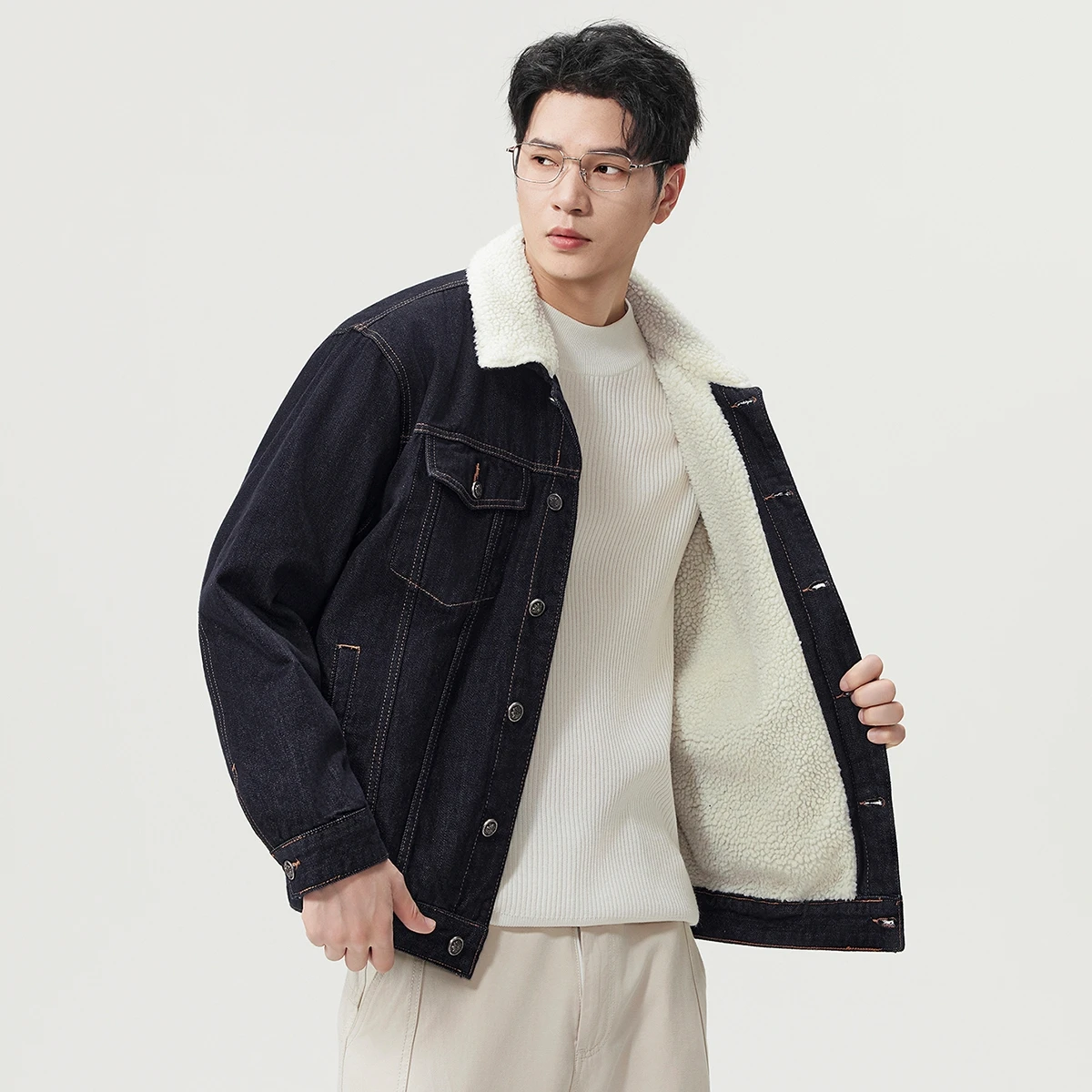 Men's autumn/winter sherpa-lined denim jacket Thickened, warm men’s jacket with a turn-down collar New fall/winter collection