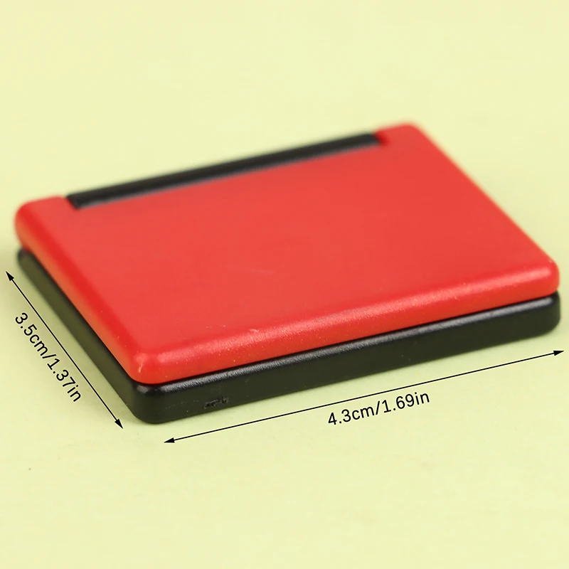 1 szt. Plastikowy model komputera do domku dla lalek, mini symulacja laptopa, akcesoria dekoracyjne do domku dla lalek - zabawka