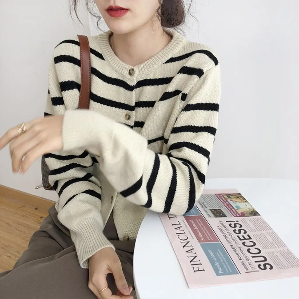 الكورية نمط مخطط Crewneck سترة مشغولة من الصوف المرأة سترة قصيرة سترة الأكاديمية نمط فضفاض كل مباراة الخريف الجديد