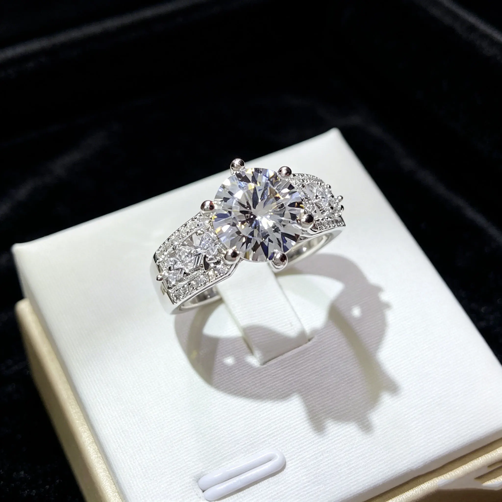 

LYEE CYEE Round Brilliant Cut Diamond 3 carats Moissanite hollow-out Ring Charm Jewelry 925 Sterling Silver Promise Ring
