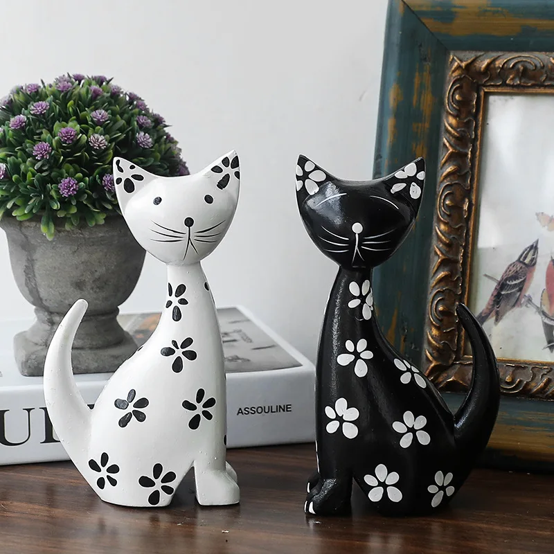 

2Pcs Cute Cat Statue Wood Kitten Figurines Painted Graffiti Cat Lovers Figures Wood Handmade Crafts Home Cabinet Decor Gifts