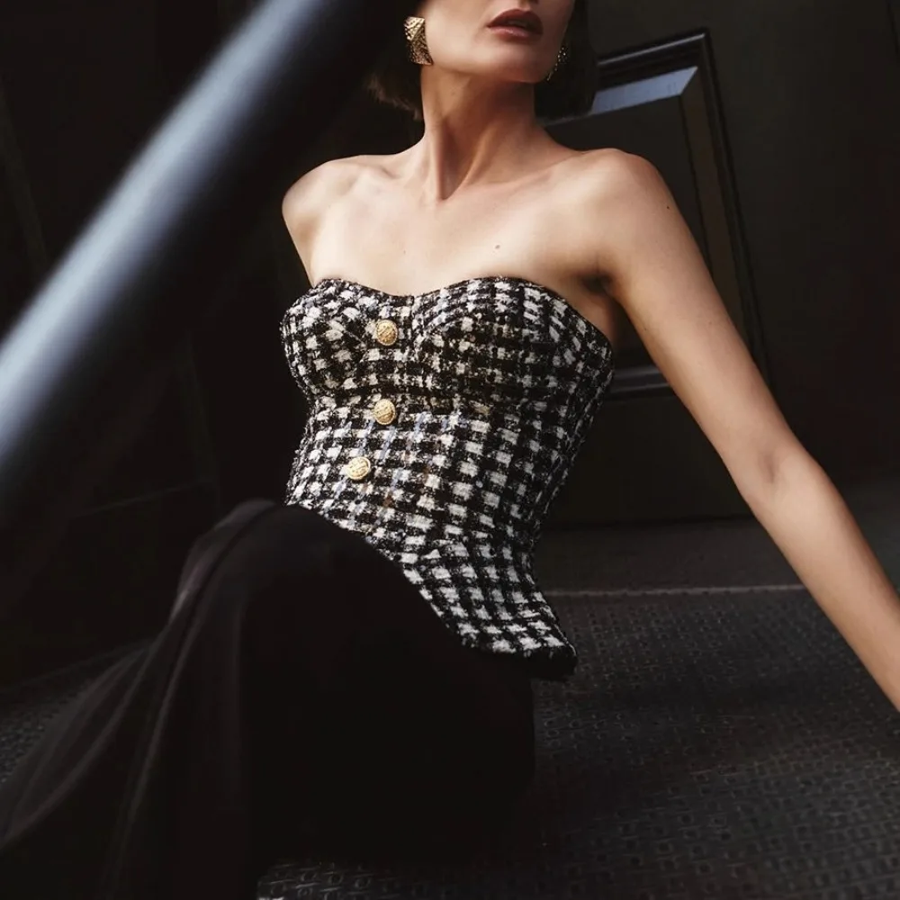 TWOTWINSTYLE Cocktail Parties Vintage Houndstooth Top Female Sweetheart Neck Gold Buttons Accent Corset Style for Stylish Dates